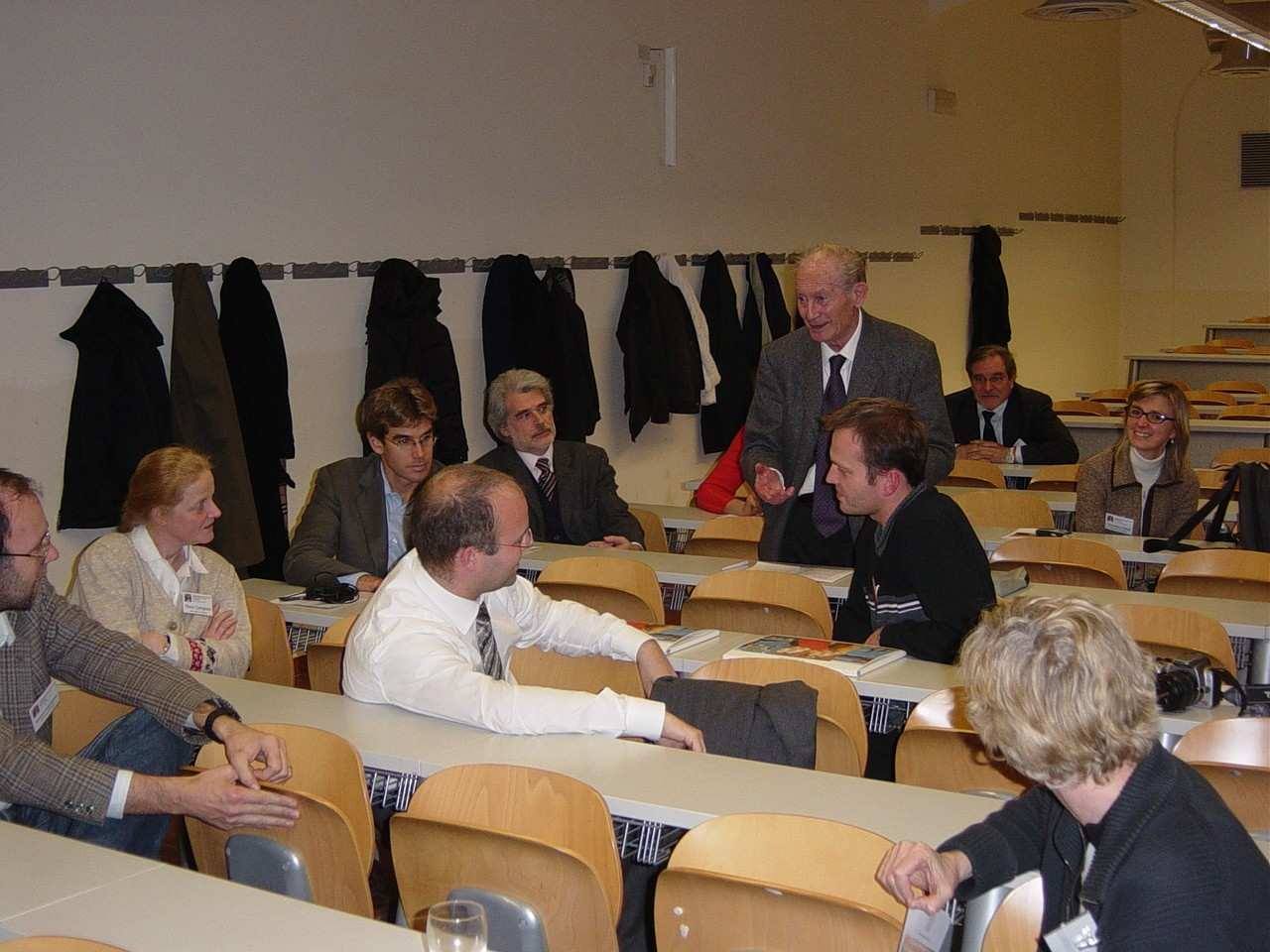 Discussions during scientific sessions, Bernardo Colombo 2005