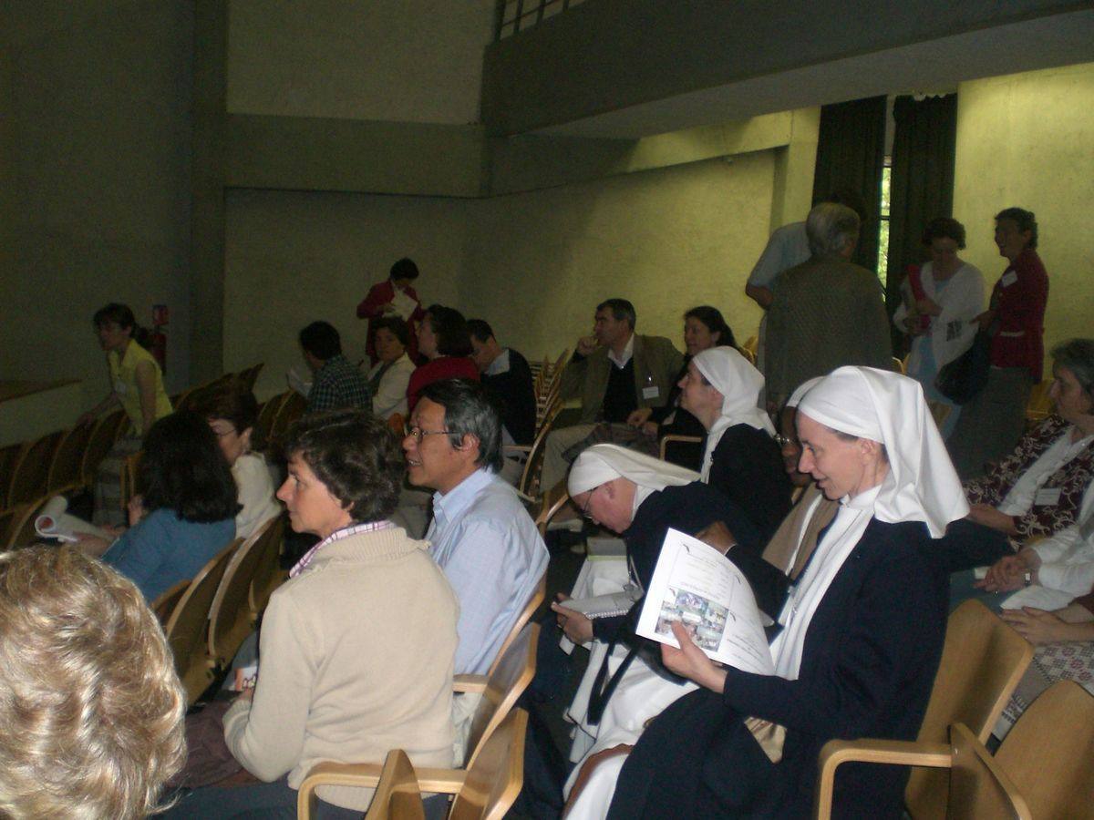 Assemblée des participants à la réunion des Cigognes 3.jpg 2007