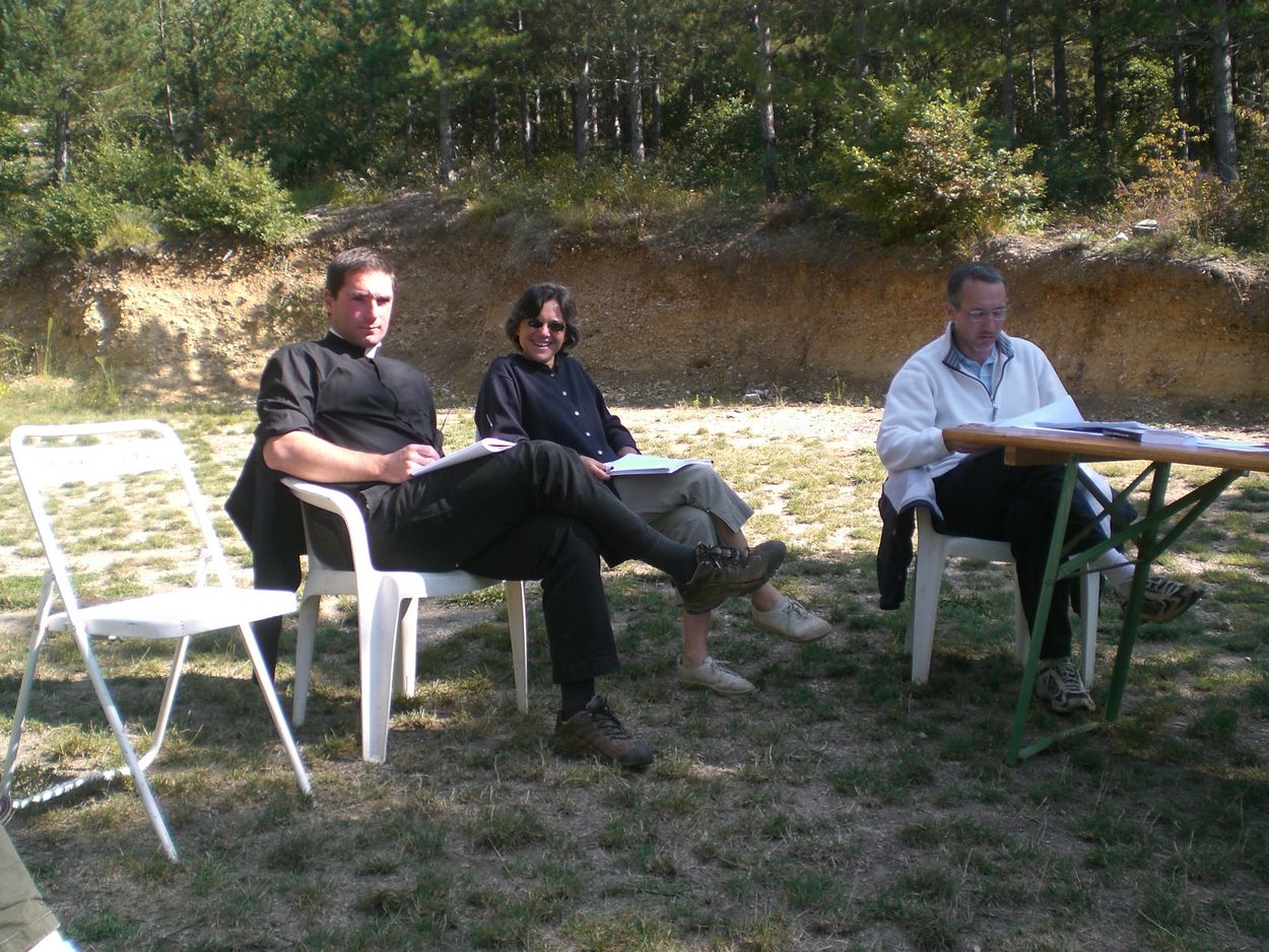 Père Bruno Bouvier, Hélène Perez et Philippe Verkimpe pendant les travaux de groupe.jpg 2007