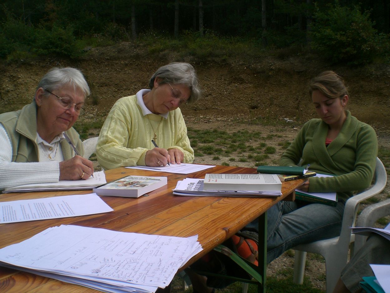 Rolande Faure, Françoise Pinguet et Ségolène Ecochard pendant les travaux de groupe.jpg 2007