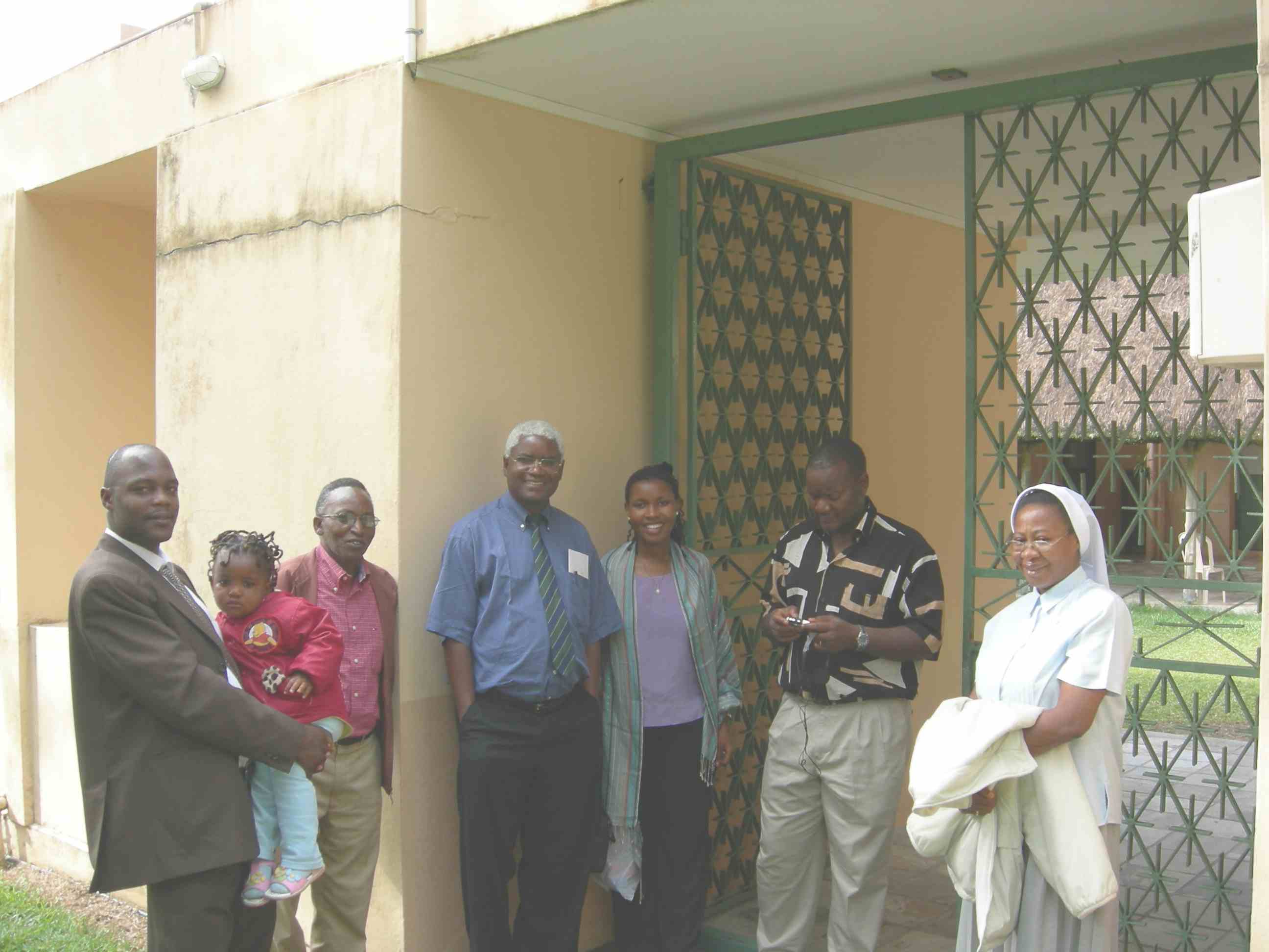 Le groupe prêt pour une visite du terrain 2007