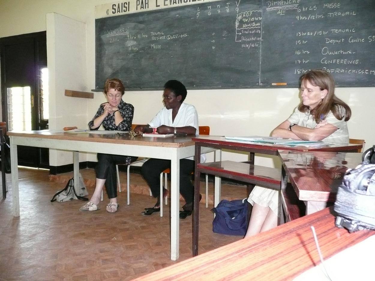 Isabelle Ecochard, Thérèse Nyirabukeye et Dany Sauvage préparent la rencontre 2007