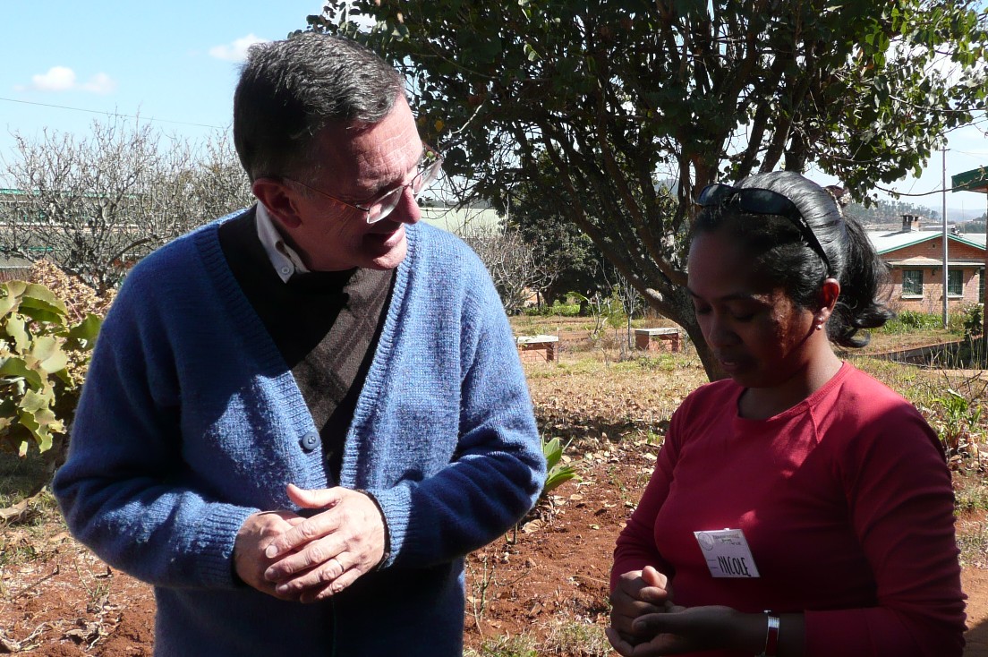 René Ecochard et Nicole HANITRINIAIANA Fleurette, éducatrice PFN pour la clinique Ave Maria de Antsirabe 2008
