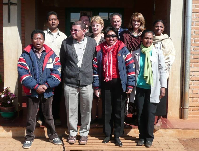 Représentant du diocèse de Antananarivo avec les formateurs et Mgr Benjamin 2008