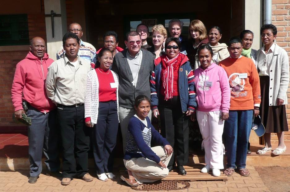 Représentant du diocèse de Antsirabe avec les formateurs et Mgr Benjamin 2008