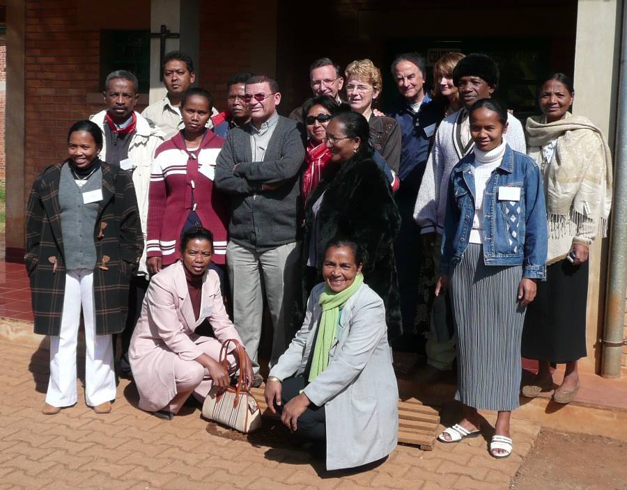 Représentant du diocèse de Fianarantsoa avec les formateurs et Mgr Benjamin 2008