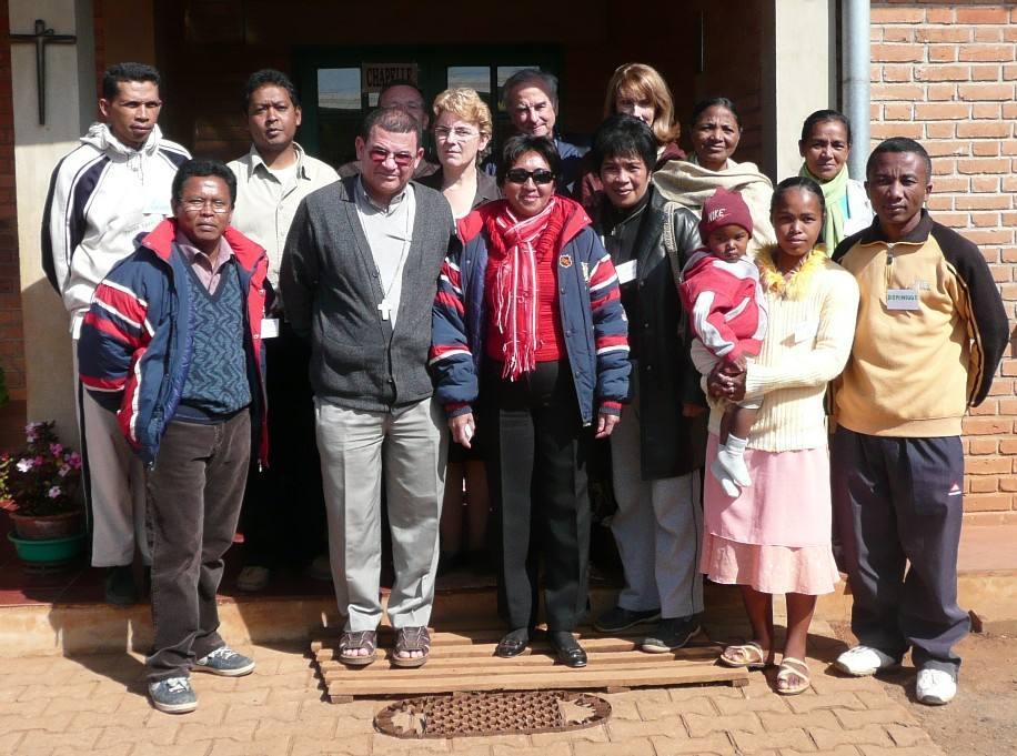 Représentant du diocèse de Moramanga avec les formateurs et Mgr Benjamin 2008