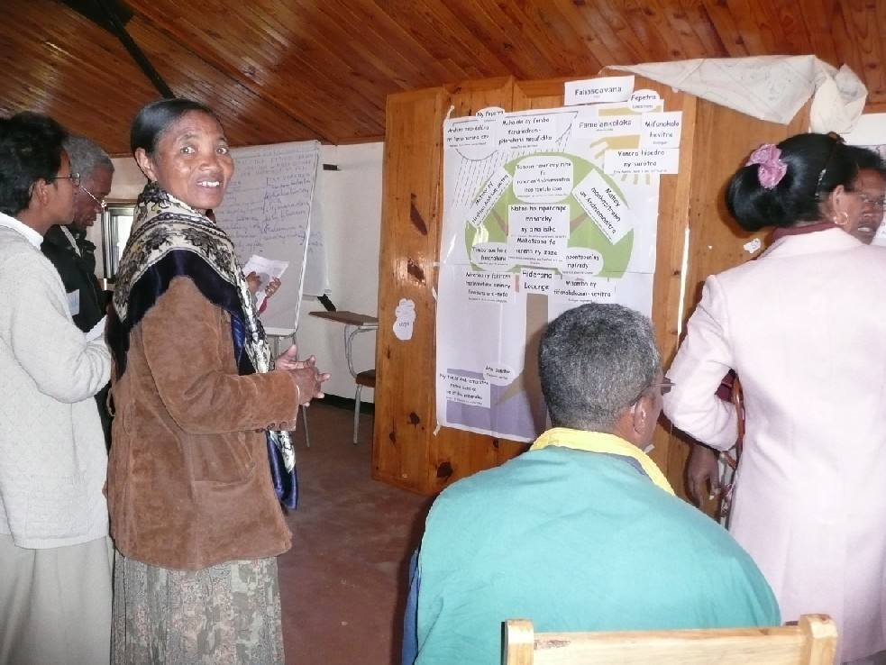 Sr Claudine, monsieur RALAIKOA et Pierrette RAZAFIMAHARAVO s