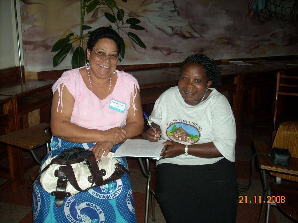 Elisabeth Johnson et Paskazia Muggaga Lubega 2008