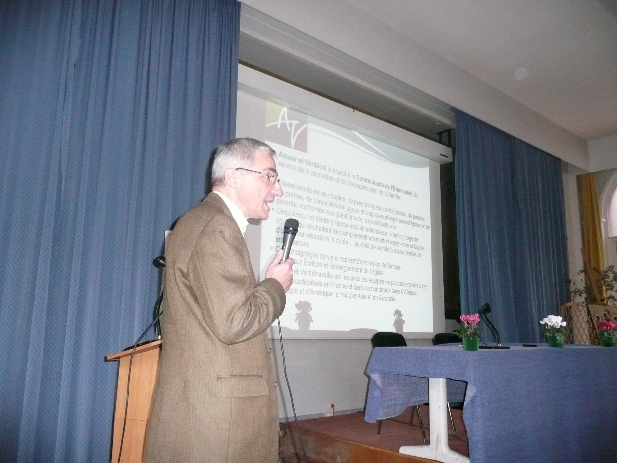 Xavier Causse présentant Amour et Vérité 2009