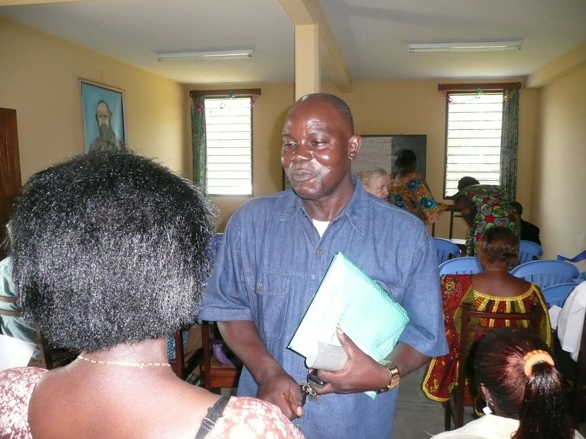 Gabriel Kissala salue Thérèse Nyiarabukeye 2009