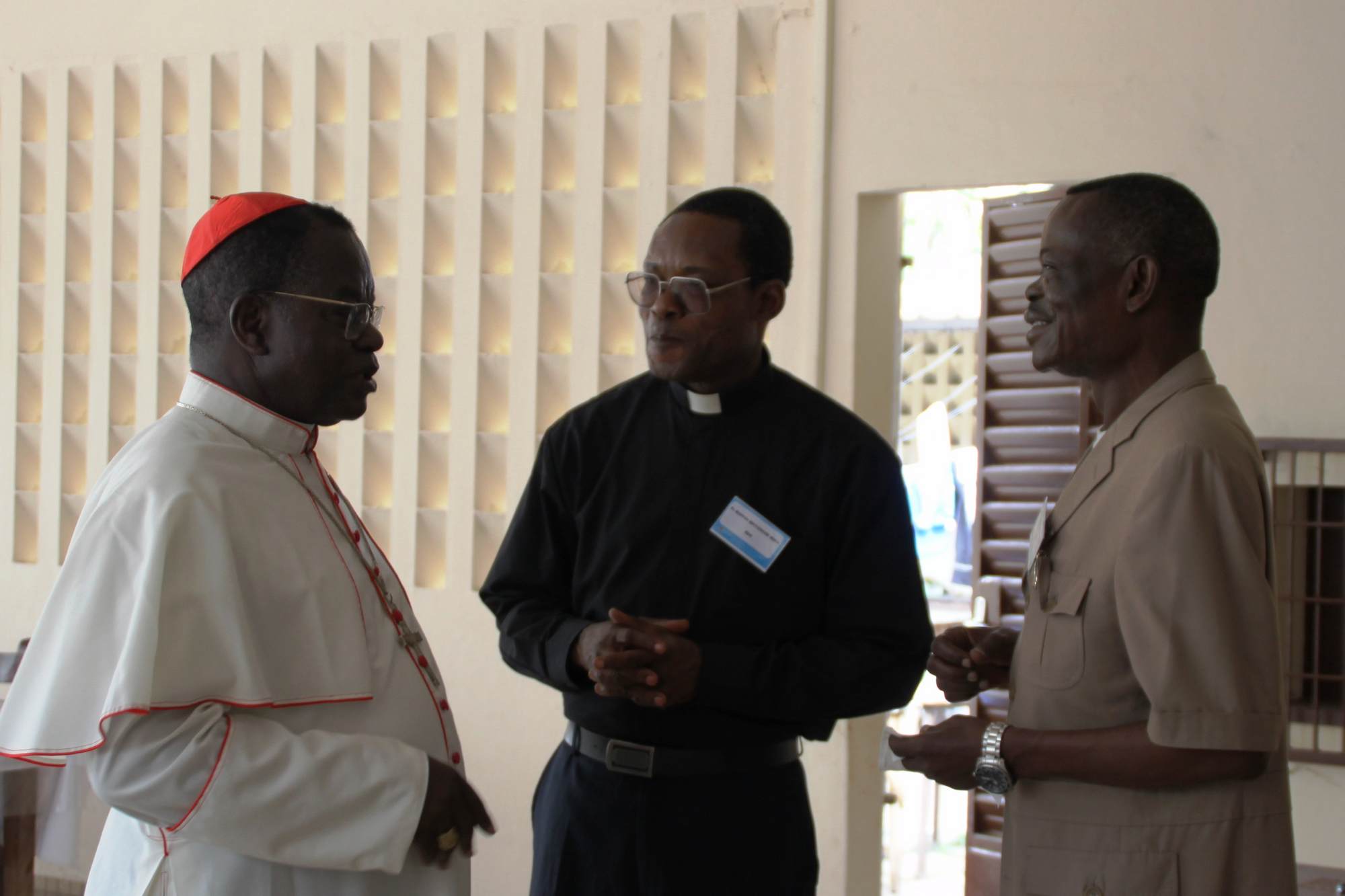 H.E. Cardinal Lawrence Monsengwo Pasinya, Père Mika et Jean-Marie Betukumeso 2011